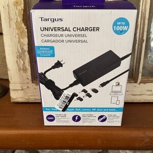 Targus Black Universal Charger 100W